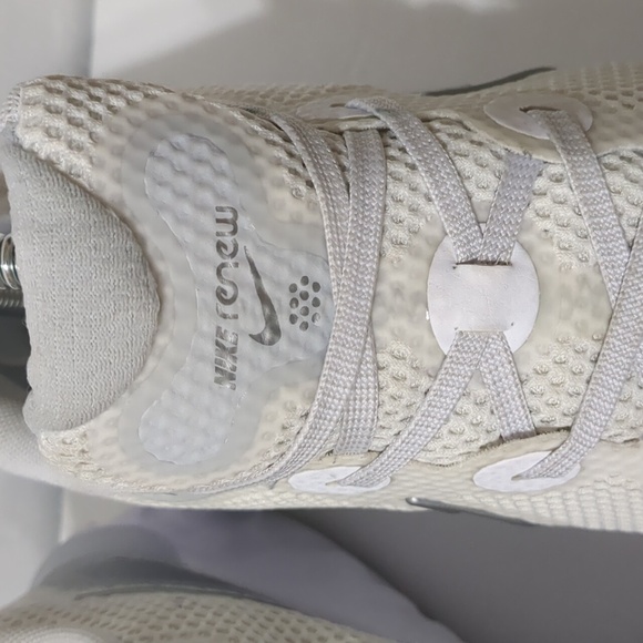 Women’s Nike Renew size 9.5 running shoes white and silver - Picture 9 of 12